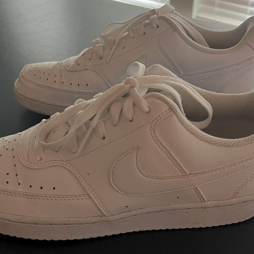 Men's Nike Court Vision low-Like New Size 8.